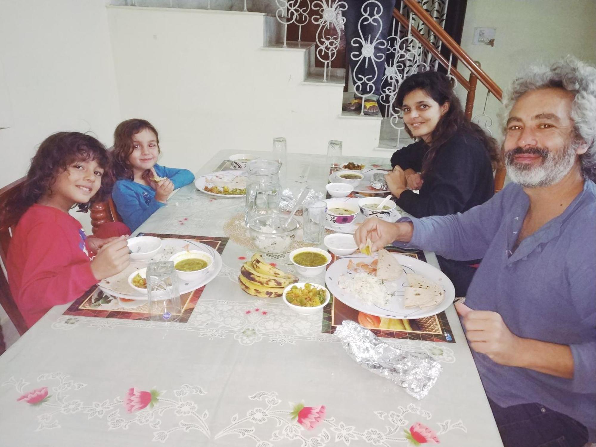 Pratibha Home Stay Dzsabalpur Kültér fotó